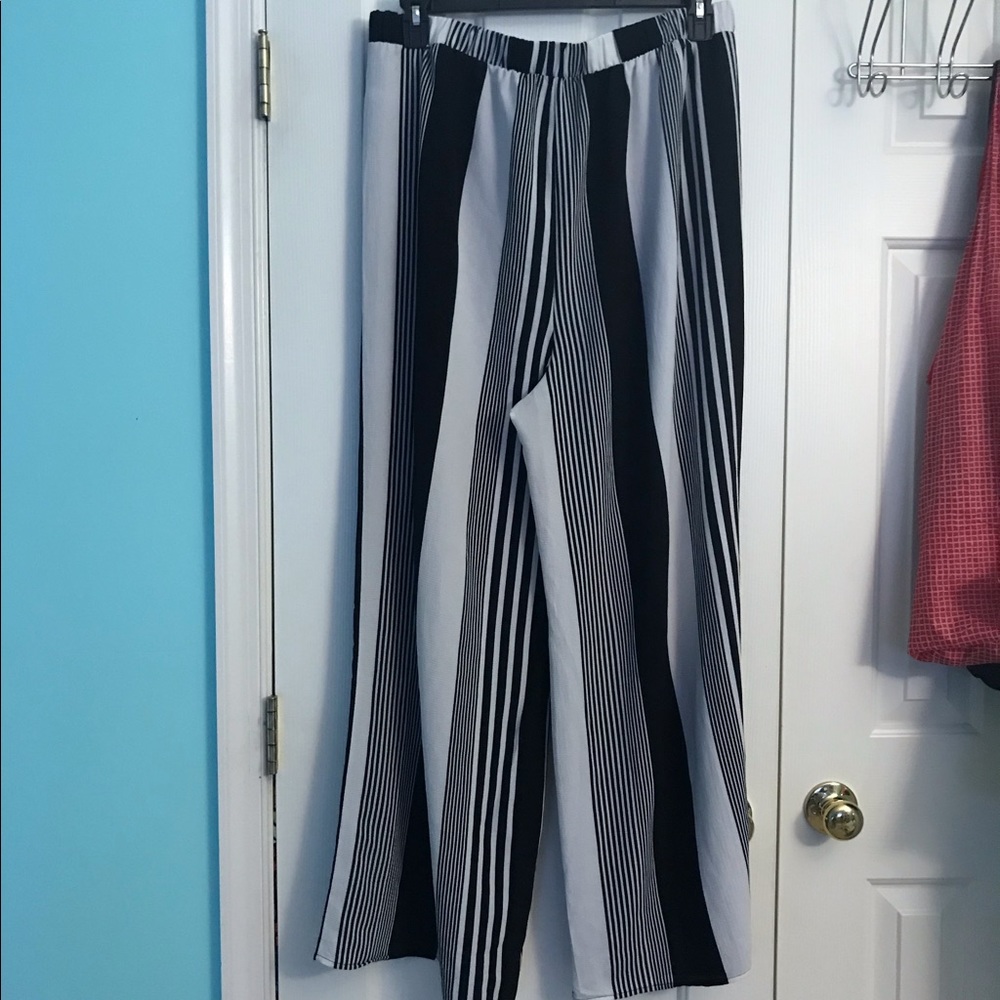 Black and white stripped Forever 21 loose pant